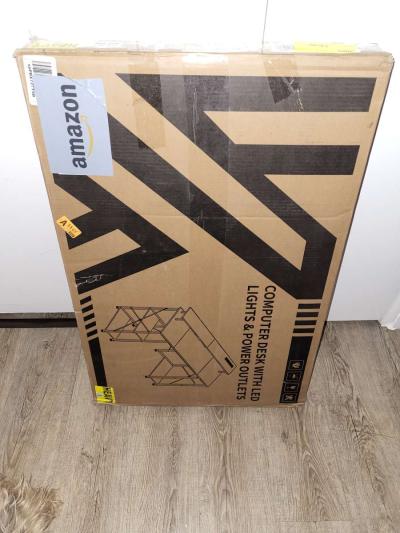 ODK Gaming Desk with Led Lights and Charging Station - Thumbnail 4