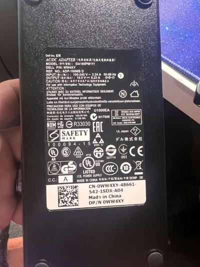 Alienware 17 R2 gaming laptop - Thumbnail 3