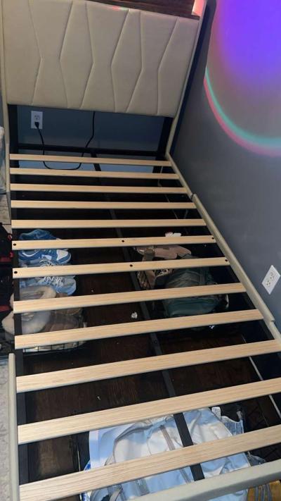 Upholester bed frame - Thumbnail 2