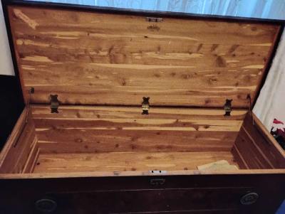 Cedar hope chest - Thumbnail 6
