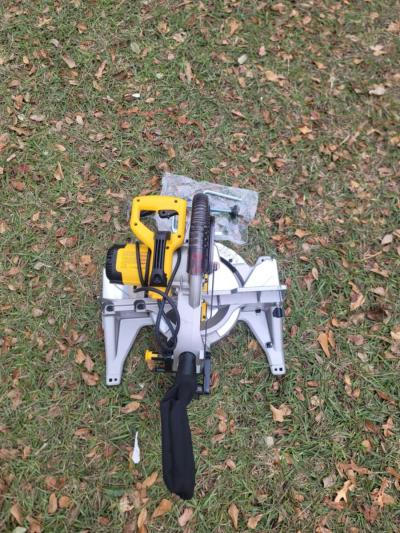 Miter Saw Dewalt DWS713 ELECTRIC  Like New Working Very Good - Thumbnail 3