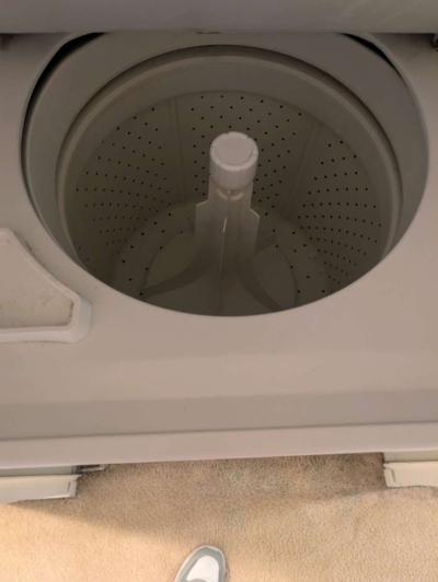 apartment size washer and dry stackable - Thumbnail 4