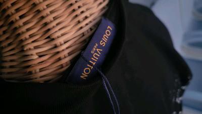 LV tshirt - Thumbnail 4