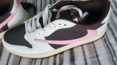 Jordan 1 low travis scotts - Thumbnail 6