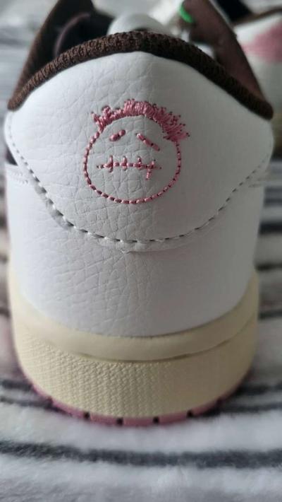Jordan 1 low travis scotts - Thumbnail 4