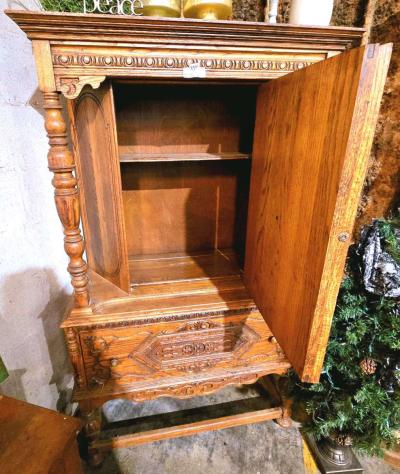 Gorgeous Solid Oak Vintage Hutch - Thumbnail 2