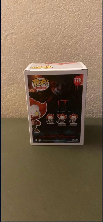 pennywise with skateboard - Thumbnail 3