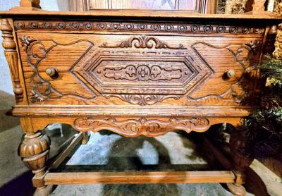 Gorgeous Solid Oak Vintage Hutch - Thumbnail 3