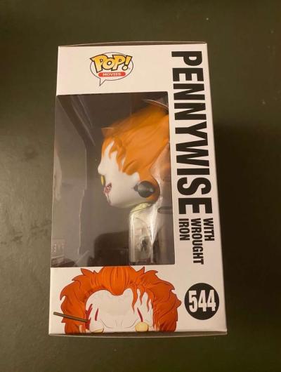 pennywise with wrought iron Funko pop - Thumbnail 2