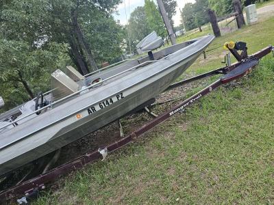 bass boat - Thumbnail 2