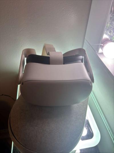 oculus VR headset with case - Thumbnail 2