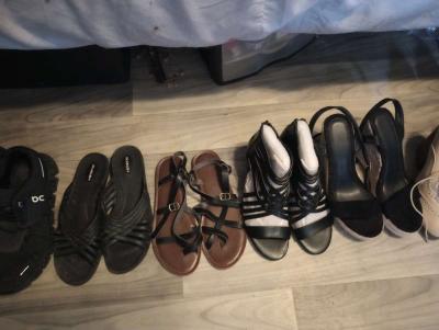 12 pairs of womens shoes sizez 8 to 9 - Thumbnail 3