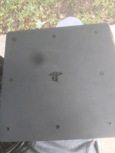 Playstation 4 comes with cord red controller and a full grip - Thumbnail 5