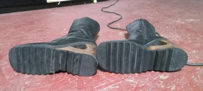 Vintage med length black leather boots - Thumbnail 3