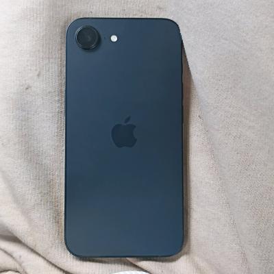 iPhone16e - Thumbnail 3