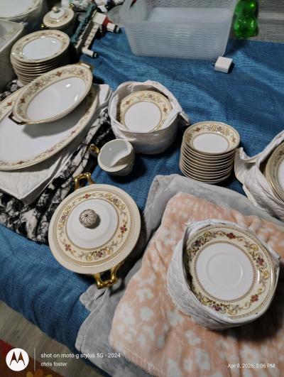 antique vintage teapots and various glassewsre - Thumbnail 4