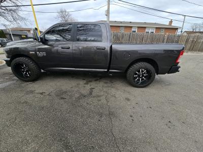 2019 Dodge Ram 1500 quad cab - Thumbnail 2