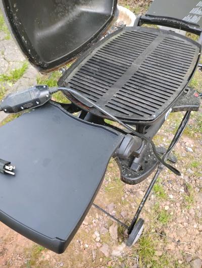 Weber Electric 2400 with cart - Thumbnail 2