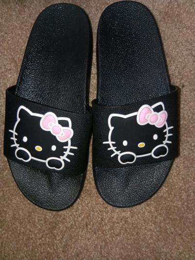 Hello Kitty slides size 6 and Hello Kitty Scarf brand new - Thumbnail 2