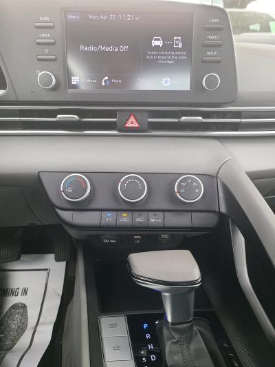 2023 Hyundai Elantra SE - Thumbnail 7