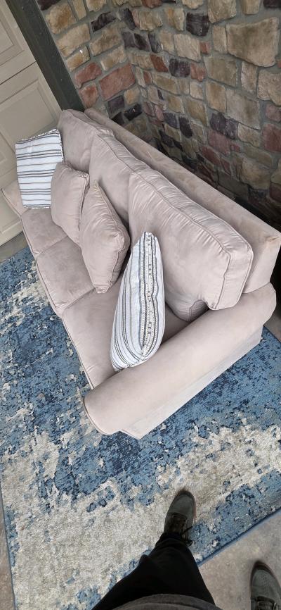 Comfy beige sofa - Thumbnail 3