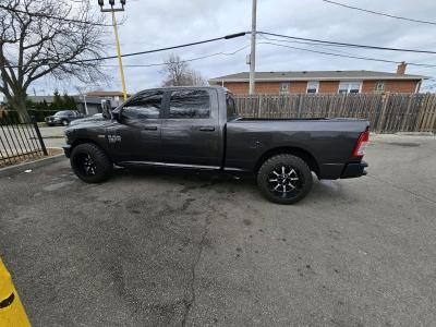 2019 Dodge Ram 1500 quad cab - Thumbnail 3