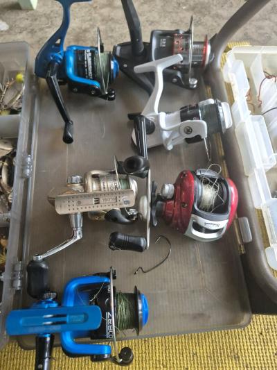 huge fishing lot - Thumbnail 5