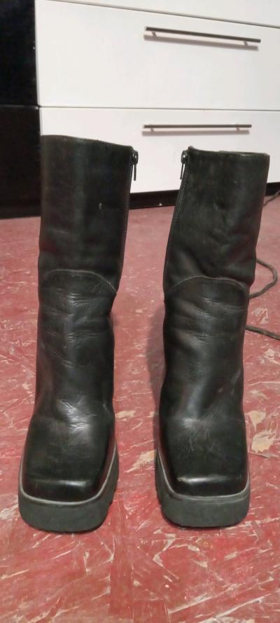 Vintage med length black leather boots - Thumbnail 4
