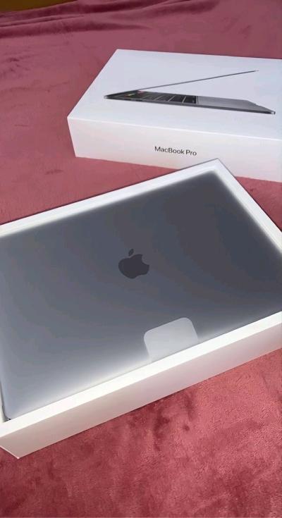 Apple MacBook  Elegant Powerful  Reliable - Thumbnail 2