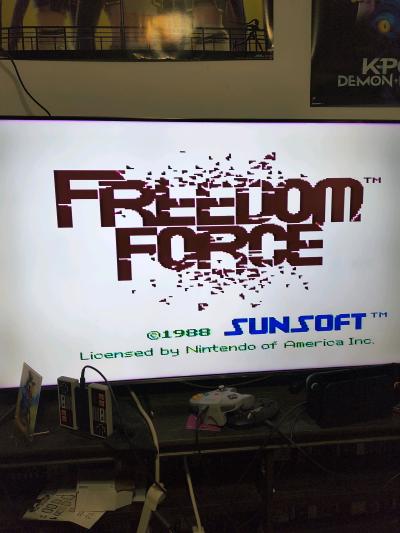 2 Nintendo NES consoles with controllers zapper gun and 11 g - Thumbnail 4