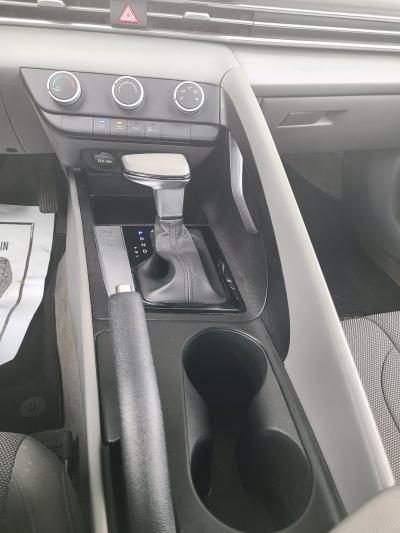 2023 Hyundai Elantra SE - Thumbnail 10