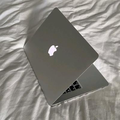 Apple MacBook  Elegant Powerful  Reliable - Thumbnail 6