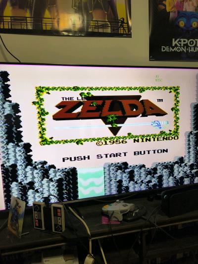 2 Nintendo NES consoles with controllers zapper gun and 11 g - Thumbnail 2