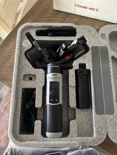 Sony ZVE10 Camera  Zhiyun Crane M2S Gimbal Bundle - Thumbnail 3
